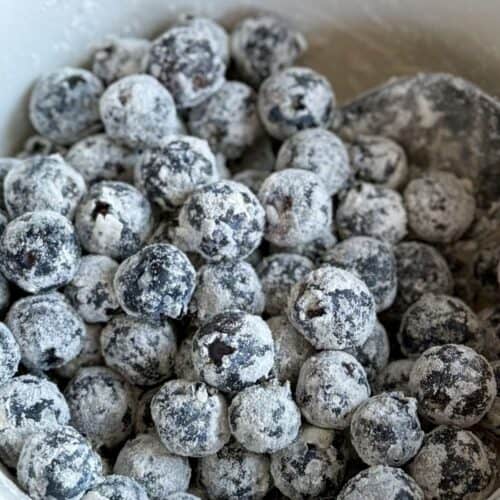 fresh blueberries coated in flour
